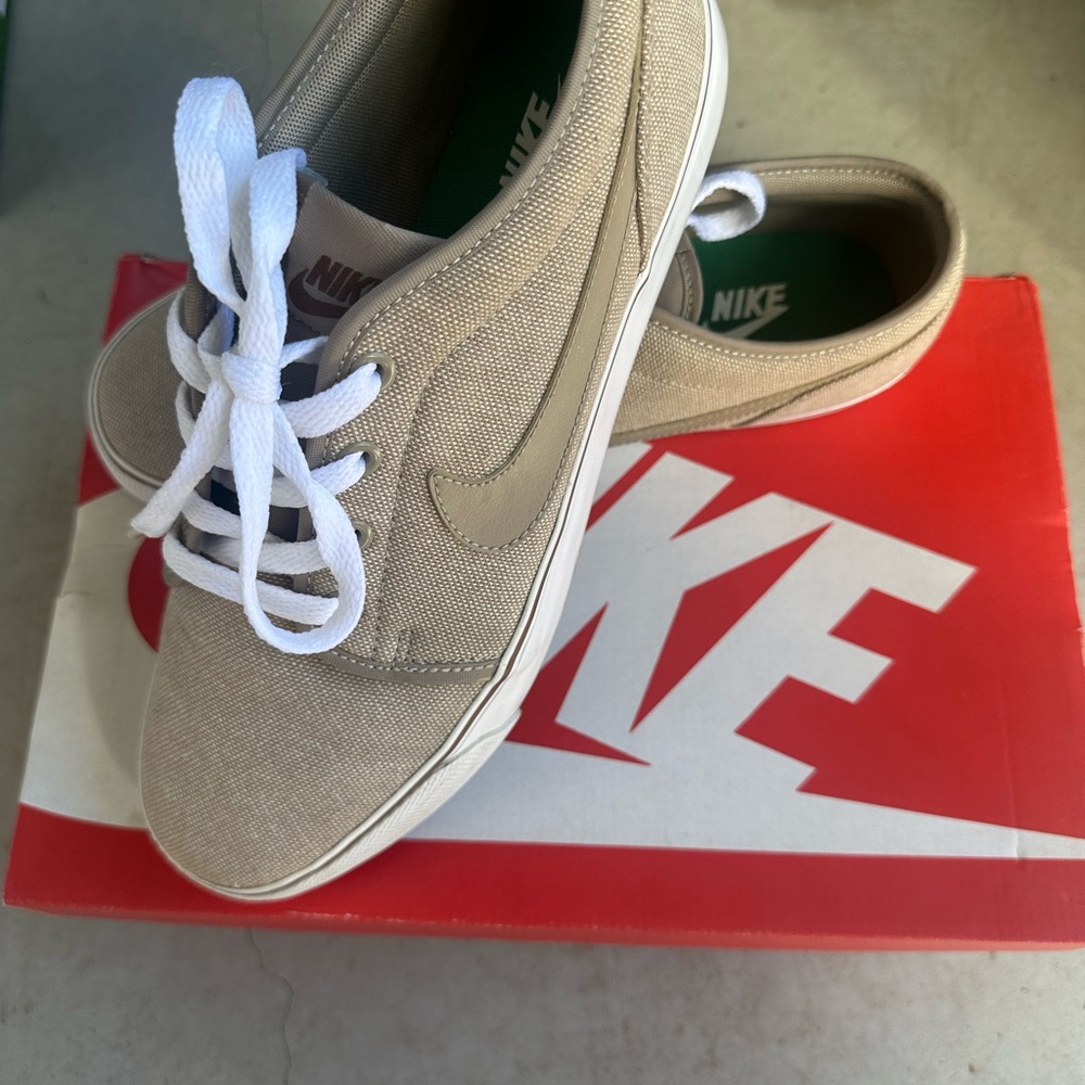 Nike Shoes Mens 9 Toki Low Skate Sneakers Brown Lace Up Low Top 555272-220